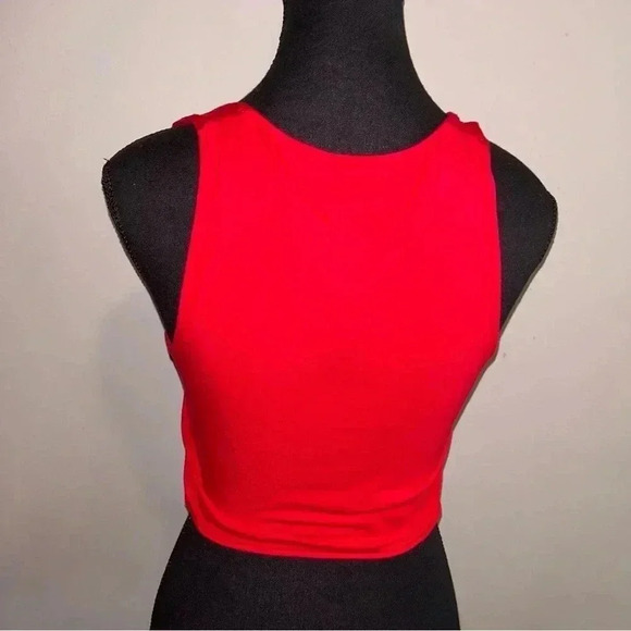 Aritzia  - Babaton Jeronimo Cropped Tank - Picture 2 of 6